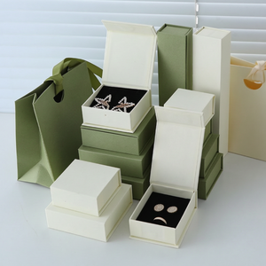 Boîte d'emballage en papier écologique personnalisée avec logo estampé à chaud, magnétique, pour bijoux (boucles d'oreilles, bagues, colliers, bracelets) avec sac à main - Product Image 3