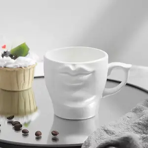 Кружка кофейная керамическая в форме губ