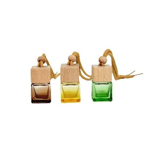 Diffuseur de parfum pour voiture en verre carré suspendu de 8 ml avec couvercle en bois - Product Image 1