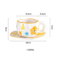 Les tasses en céramique à motif de fleurs et d'assiettes mignonnes peintes à la main de 250ml comprennent une tasse et une soucoupe pour la maison et le bureau
