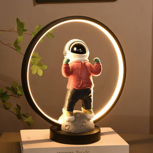 โคมไฟตั้งโต๊ะรูปนักบินอวกาศ ของตกแต่งบ้าน โคมไฟกลางคืนสำหรับห้องนั่งเล่น - Product Image 2
