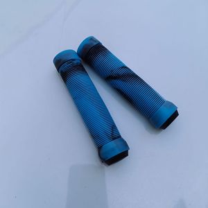 Paire <span class=keywords><strong>de</strong></span> poignées <span class=keywords><strong>de</strong></span> guidon <span class=keywords><strong>de</strong></span> vélo <span class=keywords><strong>de</strong></span> montagne, camouflage, antidérapantes, absorbant les chocs, élastiques, épaisses, confortables et douces - Product Image 4