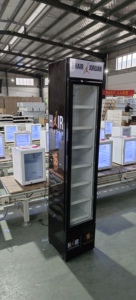 Refroidisseur de boissons Armoire de congélation verticale autoportante de 105 litres Réfrigérateur commercial de restaurant avec porte en verre - Product Image 4