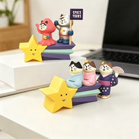 Kawaii Pyramiden-Liebesraum Astronauten-Katzen-Harzfiguren Handgefertigte Handbemalte Cartoon-Tischdekoration Musik-Fee Minimalistische Wohnaccessoires