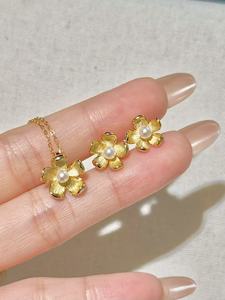 ชุดเครื่องประดับ UM Jewelry เงินแท้ 925 ประดับมุกธรรมชาติ รุ่น Rose Dew ประกอบด้วยต่างหูและจี้ เหมาะสำหรับทุกเพศ/ผู้ชาย/ผู้หญิง ของขวัญสำหรับใช้ในชีวิตประจำวัน - Product Image 1