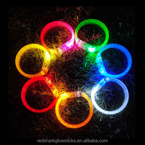 Bracelet LED personnalisé pour <span class=keywords><strong>concert</strong></span>, bar, fête, mariage, bracelet LED clignotant de haute qualité, acrylique, Noël, 9 couleurs, plastique PS transparent - Product Image 1