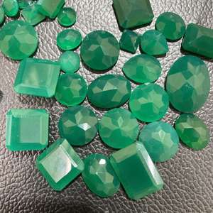 Pierre précieuse naturelle en vrac, Onyx vert naturel taille émeraude, tailles variées, pour la fabrication de bijoux - Product Image 1