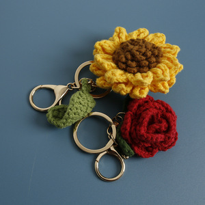 Squisito ciondolo floreale intrecciato a mano, piccolo portachiavi artigianale in lana lavorata all'uncinetto per la <span class=keywords><strong>mamma</strong></span> - Product Image 2