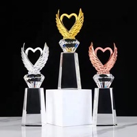 Trophées personnalisés en résine dorée, argentée, bronze, en forme de cœur, en verre cristal