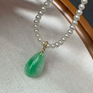 Pendentif Gourde de la Fortune en Jadeite du Myanmar de Grade A en Or 18 carats, Vert Émeraude, Bijou de Luxe en Jade Naturel pour Femme, Vente en Gros - Product Image 6