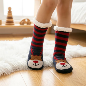 Chaussons d'intérieur festifs à rayures nordiques motif renne, doublure polaire extra épaisse, antidérapants, thermiques pour l'hiver - Product Image 1
