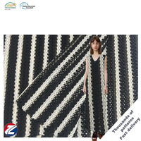 Tissu de tricot chaîne à rayures texturées de luxe | Matériau extensible côtelé pour robes de mode, vêtements de sport et rembourrage