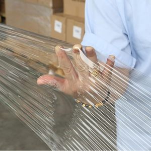 Rollos de Film Estirable Transparente de PE Grueso, Suave, de Alto Brillo, Ecológico, para Embalaje, Mudanza y Envoltura de Palés - Product Image 4