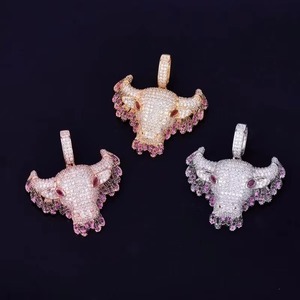 Colgante de Cabeza de Toro de Moissanita, Colgante de Moissanita y Circonita Cúbica, Accesorio de Joyería Brillante y Moderno - Product Image 5