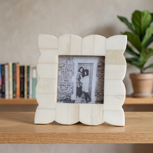 Cadre photo carré en bois fait main, décoration de table crème, support photo créatif en bois naturel, décorations pour la maison, l'hôtel et le restaurant - Product Image 1
