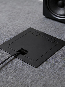 Presa a pavimento a scomparsa FP-360 in acciaio inox con pannello nero, 5 uscite, porte di rete/microfono/audio, prese rialzate e profonde - Product Image 2