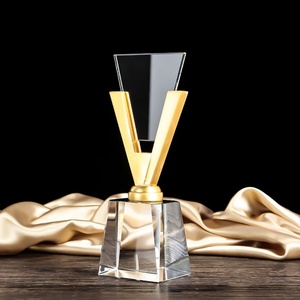 รางวัลถ้วยรางวัลคริสตัลแก้วสลักโลโก้ฟรีราคาถูกแบบกำหนดเองขายดีที่สุดสำหรับโป๊กเกอร์ ทีวี ภาพยนตร์ และดารา - Product Image 2
