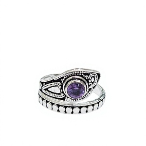 Anillo Único de Plata de Ley 925 con Amatista, Hecho a Mano, con Piedra Redonda Morada, Diseño Envolvente, Joyería para Uso Diario - Product Image 1
