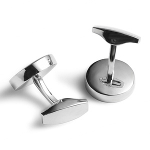 Mancuernillas de Alta Calidad con Diseño Redondo y Logotipo Dorado para Negocios - Product Image 5