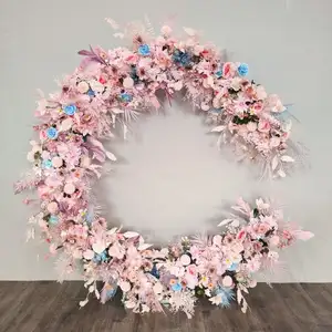 結婚ステージデコレーションホワイトウォークウェイメタルアイアンフラワーアーチゴールドウェディングアーチフレーム背景スタンド