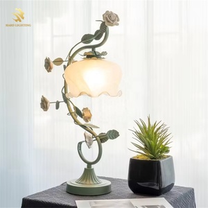 Moderne kreative einfache Rose Blume Tisch leuchte Schlafzimmer rosa Edelstahl Mädchen Kinderzimmer Schreibtisch lampe mit E14 Sockel - Product Image 1