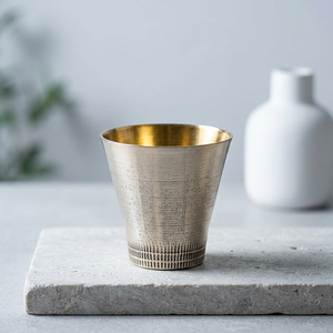 Copa de Ofrenda de Latón Puro Hecha a Mano con Patrones Grabados Intrincados, Recipiente Ritual de Latón Tradicional para el Culto en Templos - Product Image 2