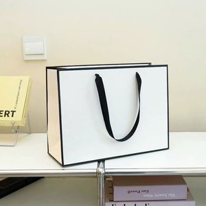 Sac de courses en papier kraft personnalisé classique, résistant, avec fond renforcé, fermeture magnétique longue, laminé, écologique, imprimé à l'écran - Product Image 5