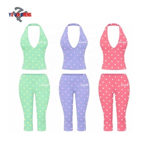 Ensemble deux pièces tendance 2026 pour femme : haut court dos nu à pois et pantalon capri taille haute pour l'été - Product Image 2