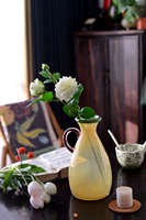 Vase en verre soufflé à la main jaune avec poignée, style pichet vintage, pour la décoration moderne de la maison et comme centre de table