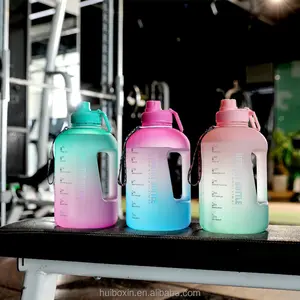 Botol air gradien warna-warni untuk perut, botol olahraga perjalanan besar 2000ml plastik kelas makanan terlaris