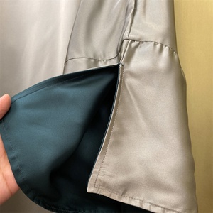 1428 # Último Modelo de Abaya Abierta Versátil y Elegante para Mujer, Estilo Reversible, Material Satinado Suave, Diseño Particular con Puños Divididos - Product Image 2