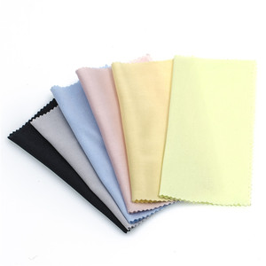 Chiffons de nettoyage pour lunettes en microfibre noirs et gris, jetables, traités par le fabricant, pour hôtels, vente en gros, impression de logo - Product Image 5