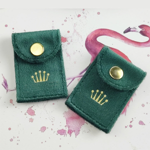 Bolsa de terciopelo de lujo hecha a medida para exhibición de joyas con solapa, mini bolsa de joyería de gamuza sintética con broche y logotipo - Product Image 6