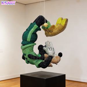 Sculptures de Goofy luxueuses entièrement recouvertes de strass et de diamants, statues suspendues en résine, artisanat d'art - Product Image 2