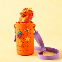 Housse de bouteille en silicone pour animaux mignons, de qualité alimentaire, portable avec sangle, adorable housse de dessin animé pour les bouteilles d'eau et les thermos pour enfants