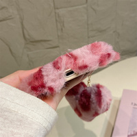 Étui de protection luxueux en peluche douce imprimé léopard avec breloque cœur et pompon pour iPhone 18 17 Pro Max 16 15 14 13