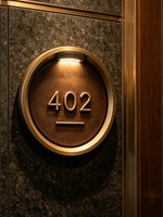 Plaque de numéro de chambre en métal doré/bronze électroplaqué sur mesure, étanche, anti-broderie, garantie 2 ans pour hôtel
