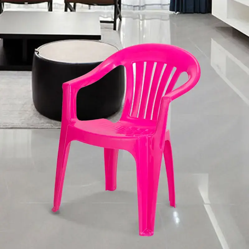 アームレストなしの安価でモダンな屋外の白いプラスチック製の椅子