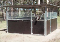 Écurie temporaire pour événements, box modulaire portable pour chevaux, structure robuste antirouille, panneaux latéraux en HDPE anti-chocs