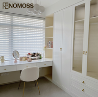 Fournisseur de solutions pour entrepreneurs : Conception de dressing moderne et luxueux sur mesure avec planification intégrée des armoires pour les intérieurs d'appartements