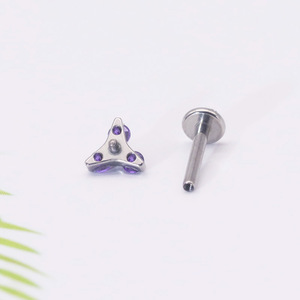 Piercing de lèvre en titane G23 avec trois zircons, forme fleur, serti à griffes, 1.2x6mm 1.2x8mm 1.2x10mm - Product Image 3
