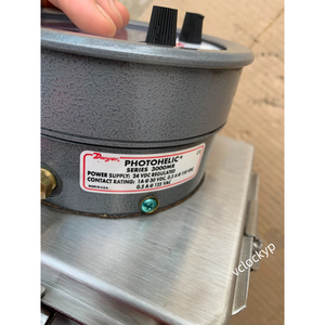 Series 3000MR Photohelic <b>Switch</b>/Gauge <b>Used</b> - Product Image 4