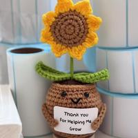 Jolie plante en pot au crochet en forme de tournesol, poupée tricotée à la main, ornement, accessoires de décoration d'intérieur et de bureau pour l'énergie positive