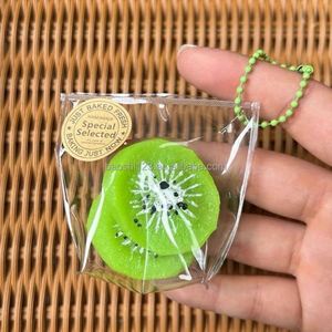 ของเล่นบีบสควิชชี่รูปผลไม้จำลอง บลูเบอร์รี่ สตรอว์เบอร์รี่ กีวี เนื้อนุ่มเหนียวพิเศษ ของเล่นบีบคลายเครียด สำหรับทุกวัย - Product Image 2