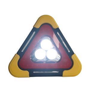 Kit di Emergenza Portatile Tre-in-Uno 2024 per Guasti Auto, Segnale di Avvertimento Triangolare con Illuminazione LED e Porta di Ricarica USB - Product Image 2