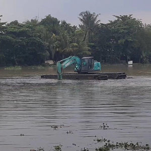 Escavatore di dragaggio anfibio KOBELC O con carrello pontone - Product Image 1