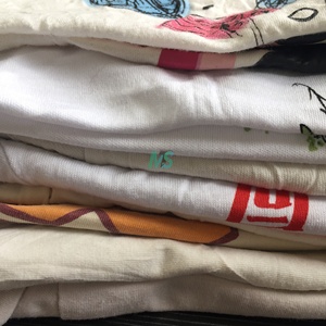 Chiffons de nettoyage en coton 100% recyclés, 25 kg, coupés, imprimés, blancs, pour peintres. - Product Image 2