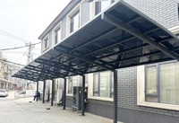 Abri de voiture moderne en aluminium avec toit en polycarbonate et structure en aluminium, abri de stationnement extérieur quatre saisons, design personnalisable