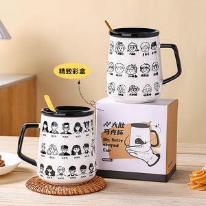 Taza de graduación personalizada con diseño de dibujos animados en cerámica para niños, regalo con tapa y cuchara. - Product Image 3