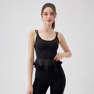 Camiseta de yoga para mujer con doble tirante fino, bajo de malla con volantes, camisola fluida para entrenamiento, camiseta deportiva acolchada para Pilates, danza, gimnasio y ropa deportiva. - Product Image 2